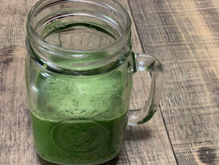 デトックス効果の高い緑のコールドプレスジュース
